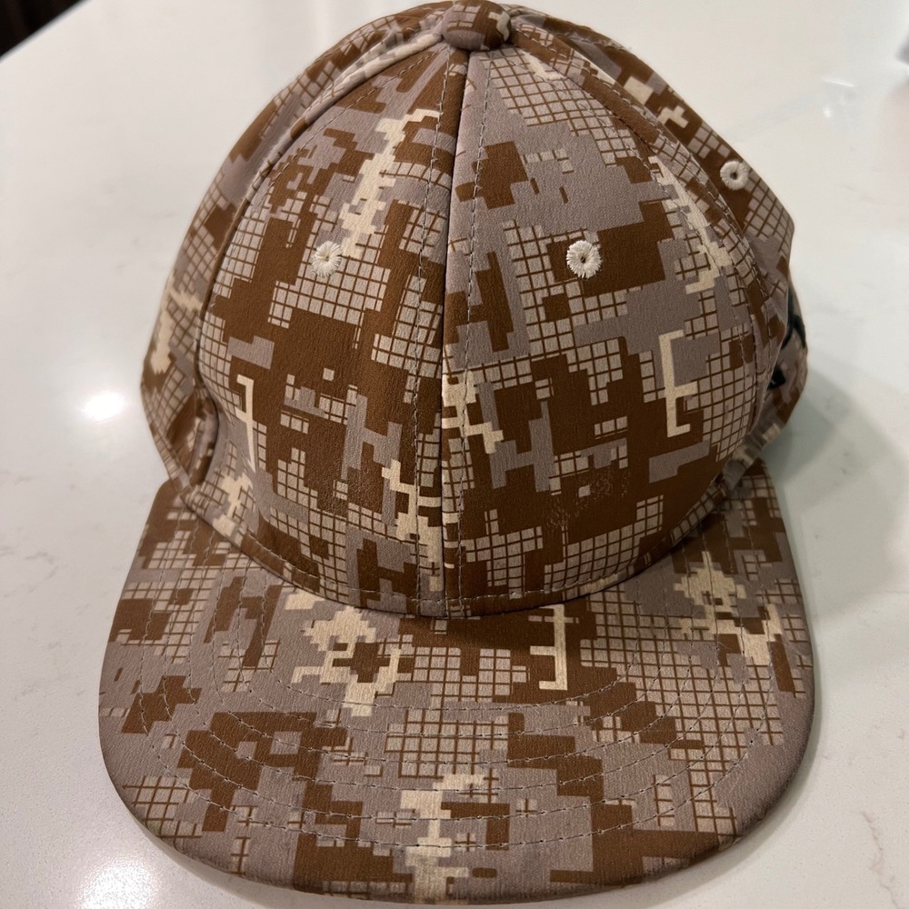 Under Armour Youth SM/MD Digital Camo Baseball Hat Brown Tan Stretch Fit Cap